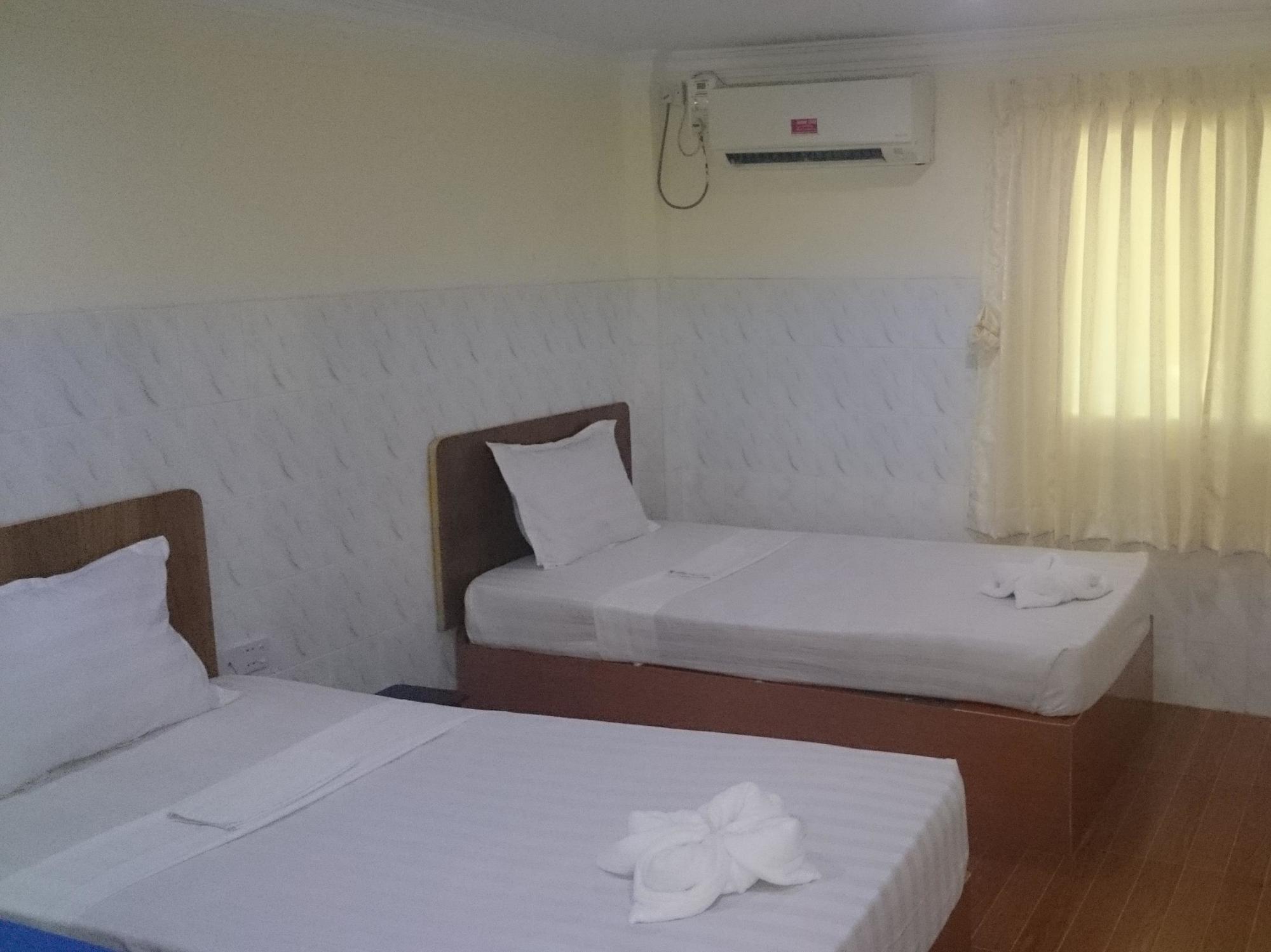 Silver Moon Hotel Янгон Экстерьер фото